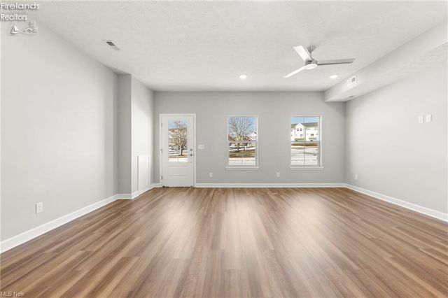 461 Harbor Lane, Lorain, OH 44052