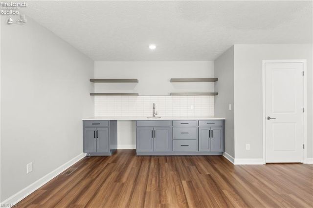 461 Harbor Lane, Lorain, OH 44052