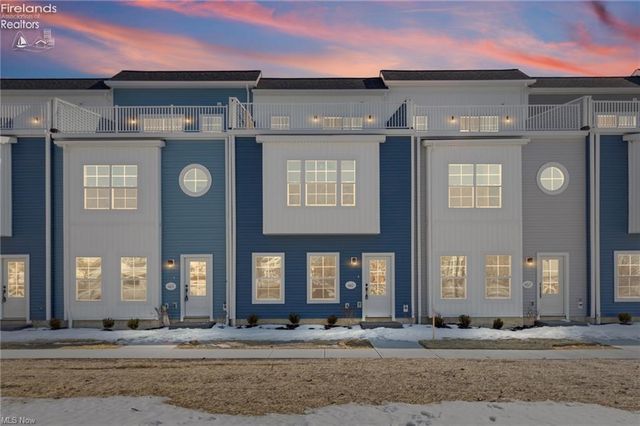 461 Harbor Lane, Lorain, OH 44052