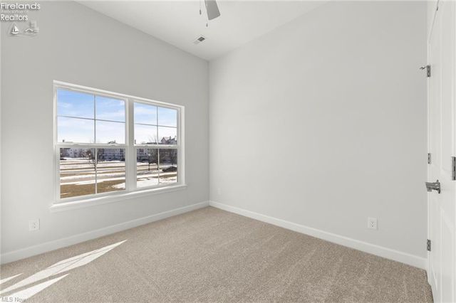 461 Harbor Lane, Lorain, OH 44052