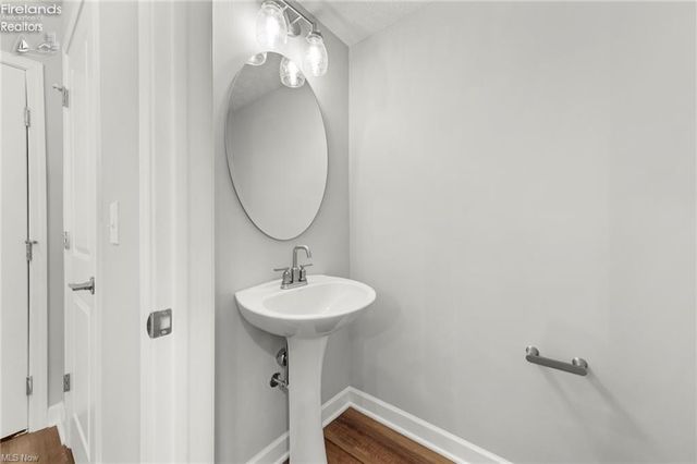 461 Harbor Lane, Lorain, OH 44052