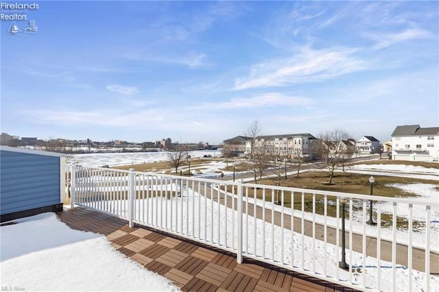 461 Harbor Lane, Lorain, OH 44052