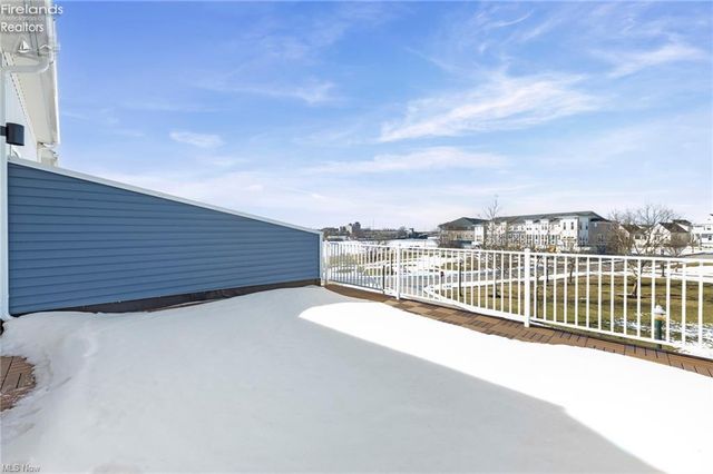 461 Harbor Lane, Lorain, OH 44052