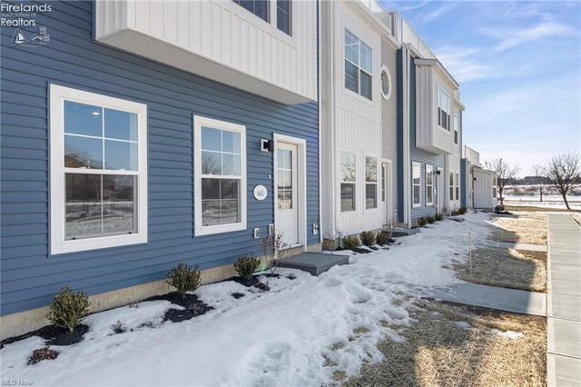 461 Harbor Lane, Lorain, OH 44052