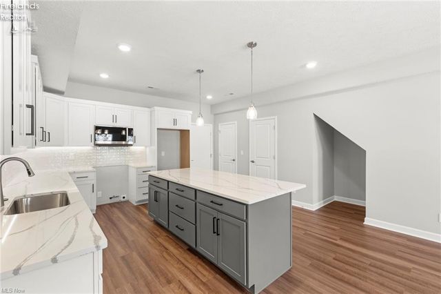 461 Harbor Lane, Lorain, OH 44052