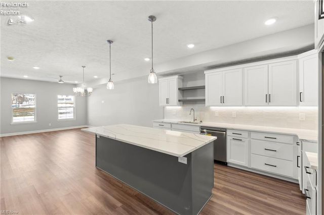 461 Harbor Lane, Lorain, OH 44052