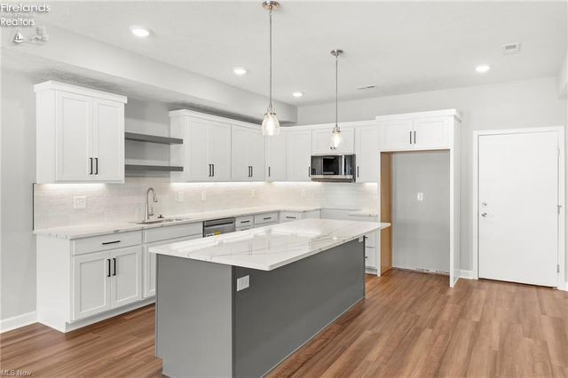 461 Harbor Lane, Lorain, OH 44052