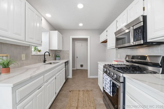 1808 S Gardenia Avenue, Broken Arrow, OK 74012