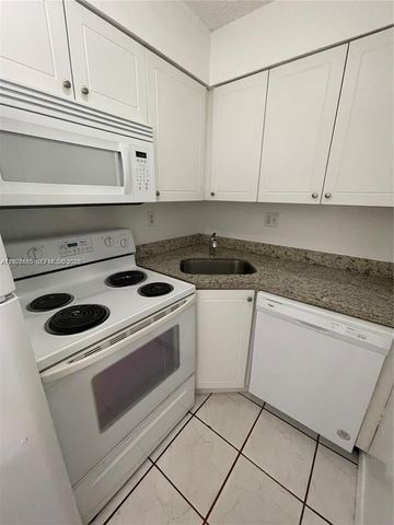 5199 NW 7th St 112, Miami, FL 33126
