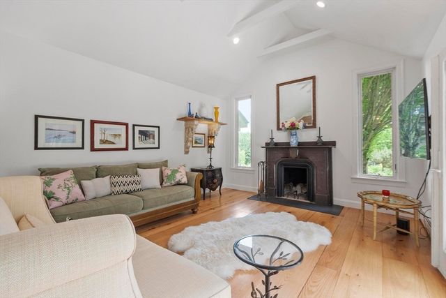 209 Harwood Ave, Littleton, MA 01460