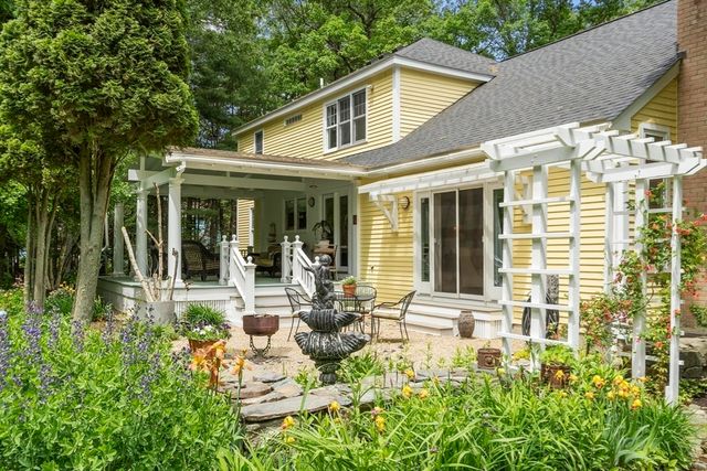 209 Harwood Ave, Littleton, MA 01460