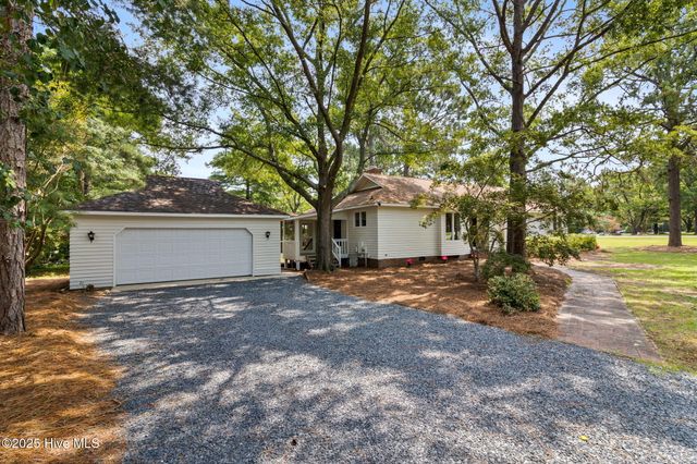 102 Rolling Hill Court, West End, NC 27376