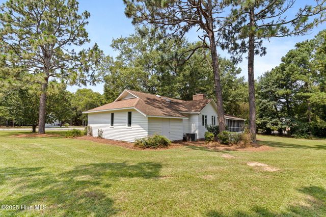 102 Rolling Hill Court, West End, NC 27376