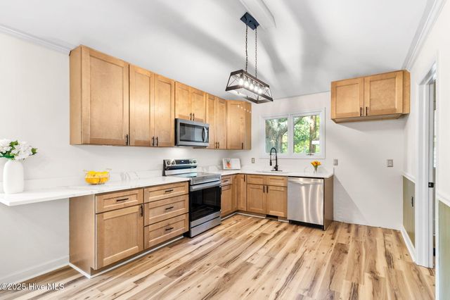 102 Rolling Hill Court, West End, NC 27376