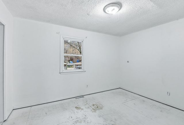 424 N 1ST Street, Council Bluffs, IA 51503