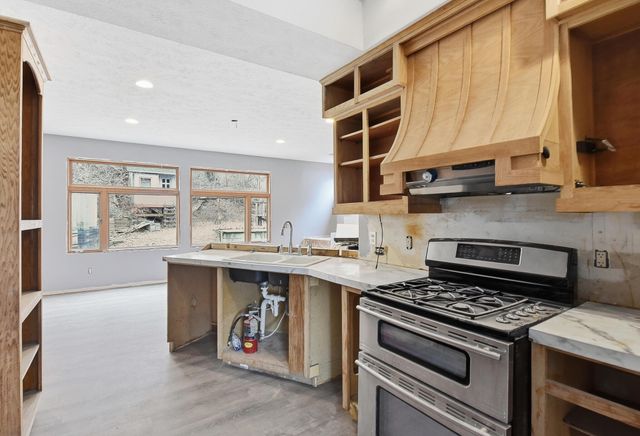 424 N 1ST Street, Council Bluffs, IA 51503