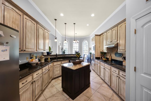 140 LEGENDS DR, Counce, TN 38326