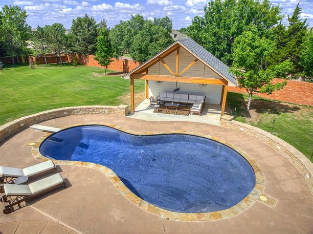 18601 Wolf Creek Drive, Edmond, OK 73012