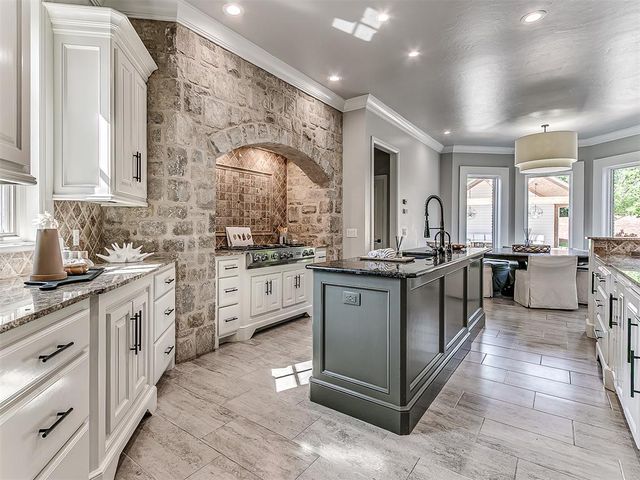 18601 Wolf Creek Drive, Edmond, OK 73012