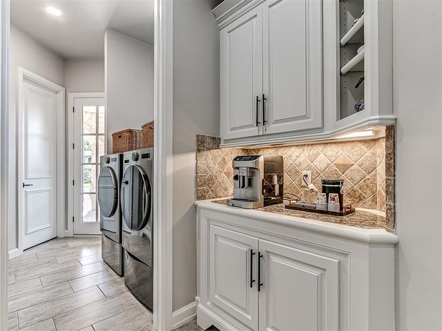 18601 Wolf Creek Drive, Edmond, OK 73012