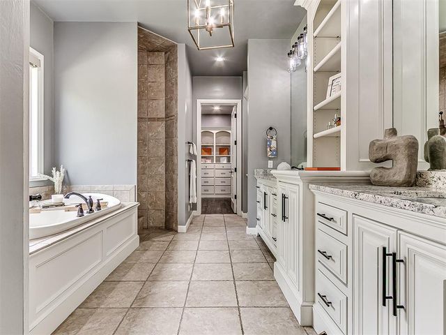 18601 Wolf Creek Drive, Edmond, OK 73012