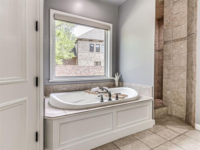 18601 Wolf Creek Drive, Edmond, OK 73012