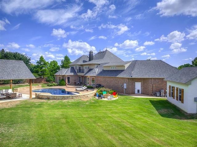 18601 Wolf Creek Drive, Edmond, OK 73012