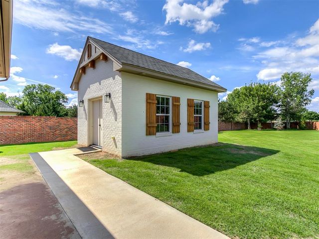 18601 Wolf Creek Drive, Edmond, OK 73012