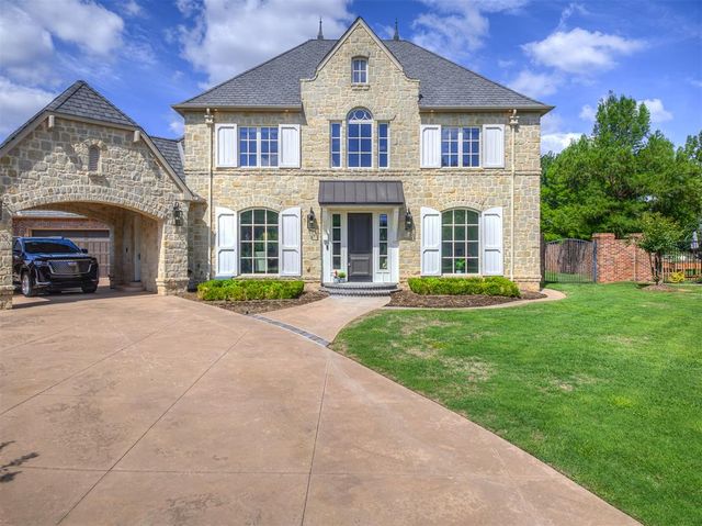18601 Wolf Creek Drive, Edmond, OK 73012