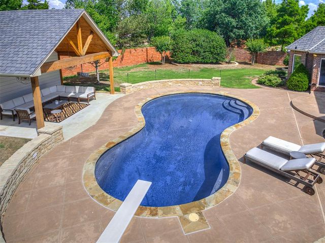 18601 Wolf Creek Drive, Edmond, OK 73012