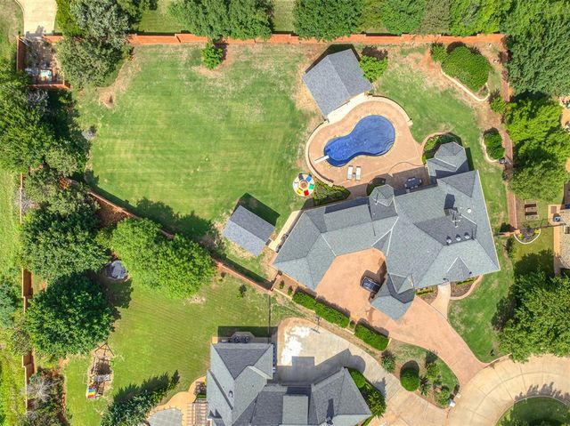 18601 Wolf Creek Drive, Edmond, OK 73012