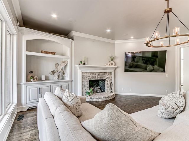 18601 Wolf Creek Drive, Edmond, OK 73012