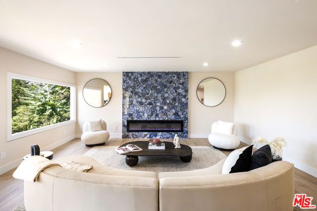 9425 Gierson Avenue, Chatsworth (los Angeles), CA 91311