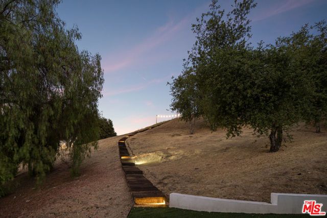 9425 Gierson Avenue, Chatsworth (los Angeles), CA 91311