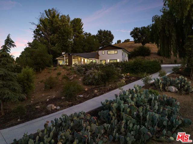 9425 Gierson Avenue, Chatsworth (los Angeles), CA 91311