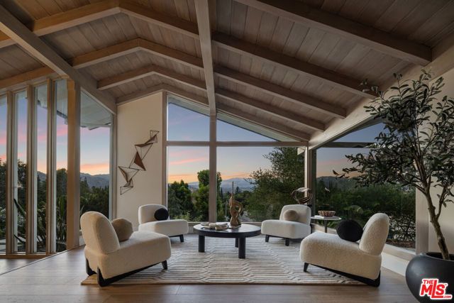 9425 Gierson Avenue, Chatsworth (los Angeles), CA 91311