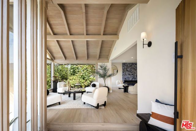 9425 Gierson Avenue, Chatsworth (los Angeles), CA 91311