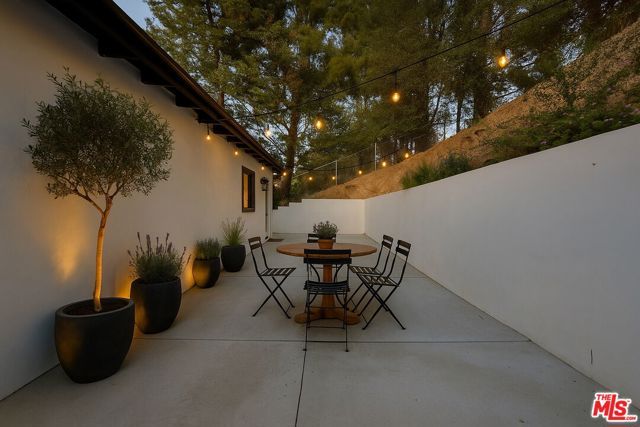 9425 Gierson Avenue, Chatsworth (los Angeles), CA 91311