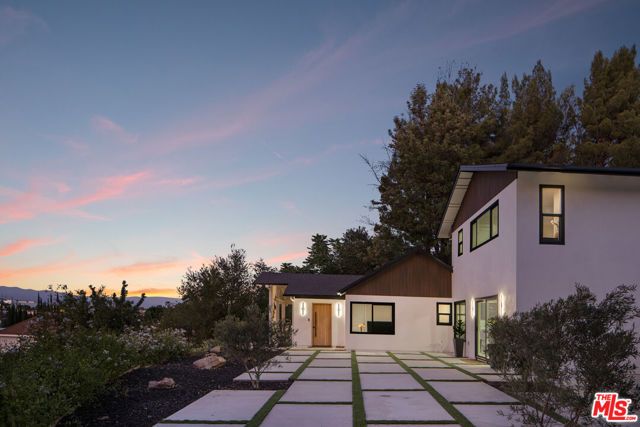 9425 Gierson Avenue, Chatsworth (los Angeles), CA 91311