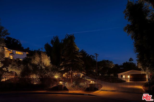 9425 Gierson Avenue, Chatsworth (los Angeles), CA 91311