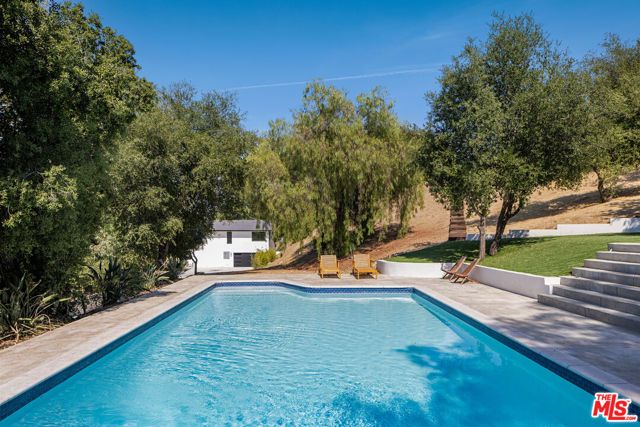 9425 Gierson Avenue, Chatsworth (los Angeles), CA 91311