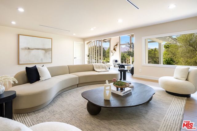 9425 Gierson Avenue, Chatsworth (los Angeles), CA 91311