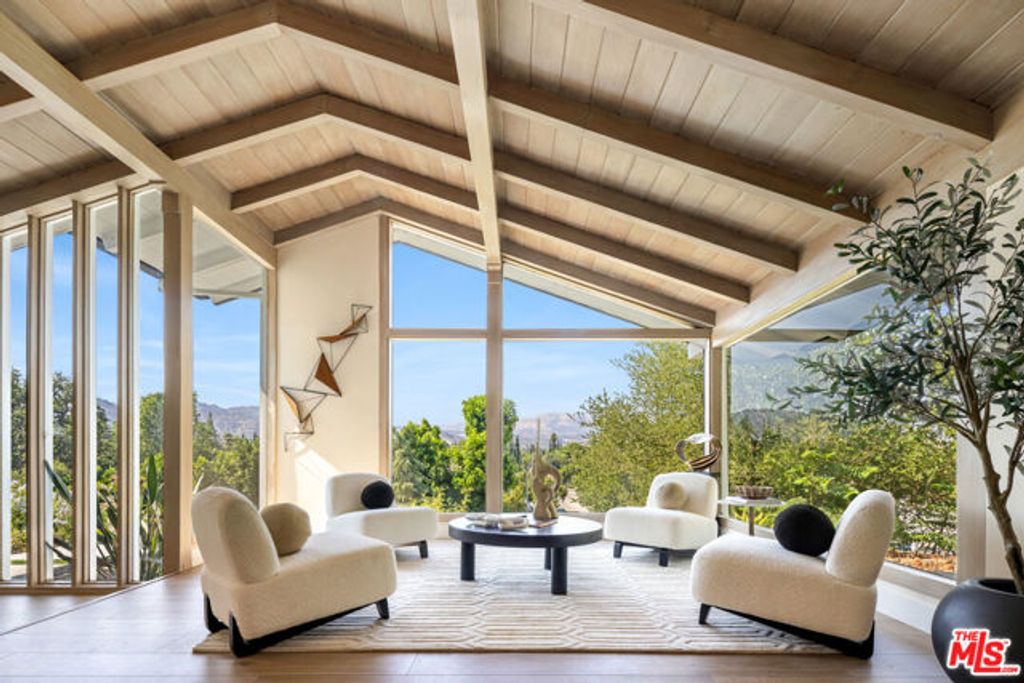 9425 Gierson Avenue, Chatsworth (los Angeles), CA 91311