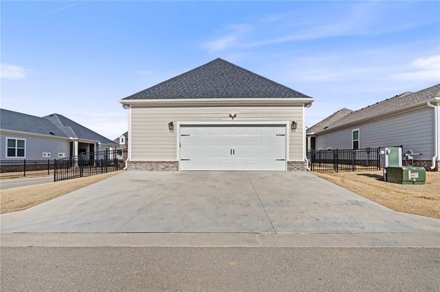 6851 Autumn Avenue, Springdale, AR 72762