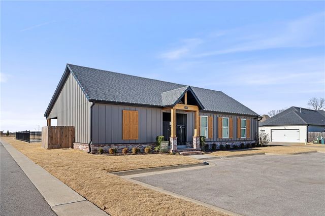 6851 Autumn Avenue, Springdale, AR 72762