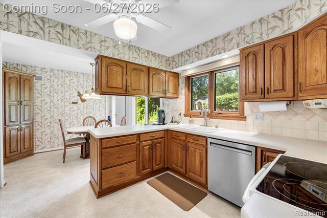 18535 Mayfield Street, Livonia, MI 48152
