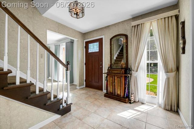 18535 Mayfield Street, Livonia, MI 48152
