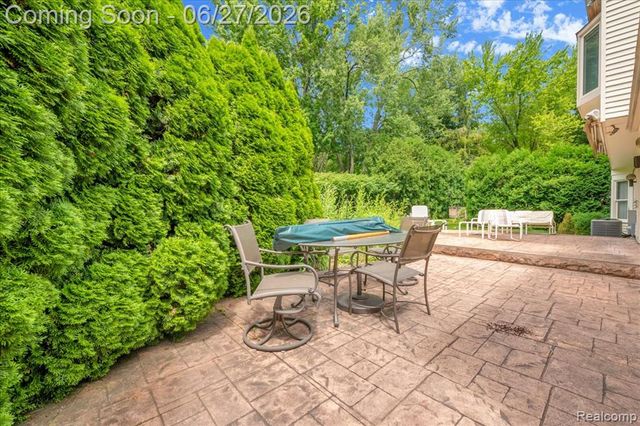18535 Mayfield Street, Livonia, MI 48152