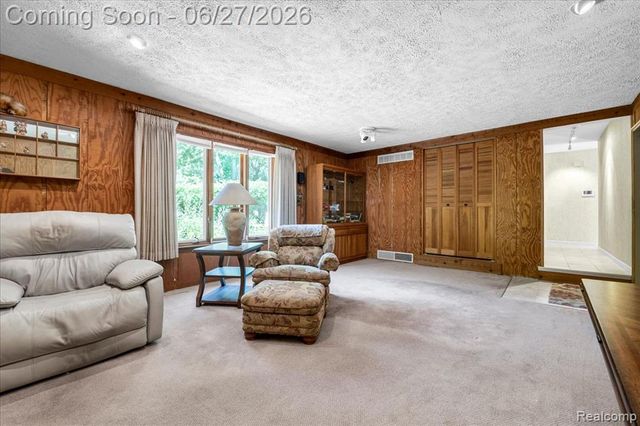 18535 Mayfield Street, Livonia, MI 48152