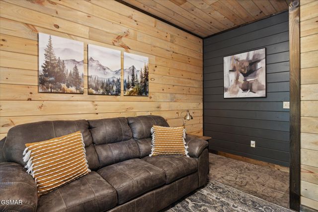 620 Deer Path Lane, Gatlinburg, TN 37738